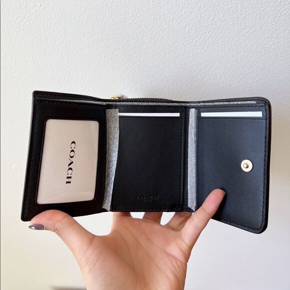 NWT COACH SMALL TRIFOLD WALLET IN SIGNATURE CANVAS WITH POP FLORAL PRINT - Picture 4 of 5